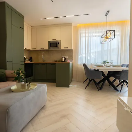Complex Bella With Free Parking,jacuzzi,bbq Apartment