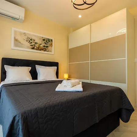 Complex Bella With Free Parking,jacuzzi,bbq Varna