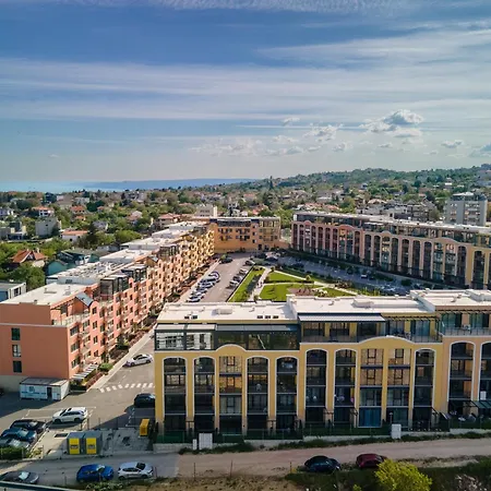 Complex Bella With Free Parking,jacuzzi,bbq Apartment