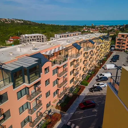 Complex Bella With Free Parking,jacuzzi,bbq Apartment Varna