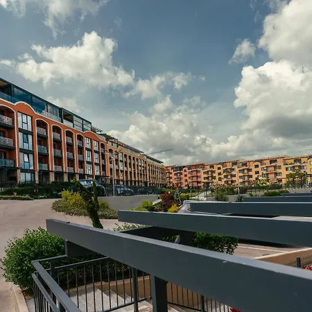 Apartment Complex Bella With Free Parking,jacuzzi,bbq *