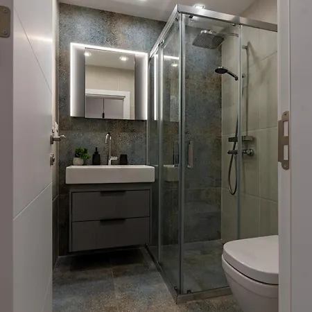 Complex Bella With Free Parking,jacuzzi,bbq Apartment